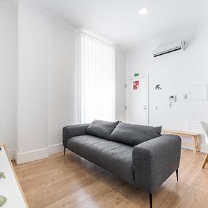 Vibrant Host Solutions - Heroismo'S Metro